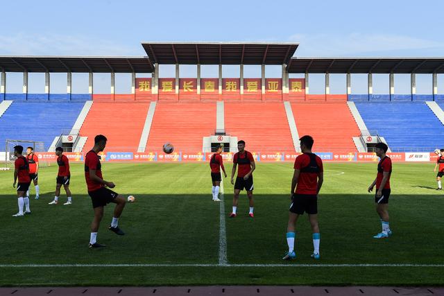 欧冠-莱万梅开二度奥尔莫破门 巴萨3-0布雷斯特